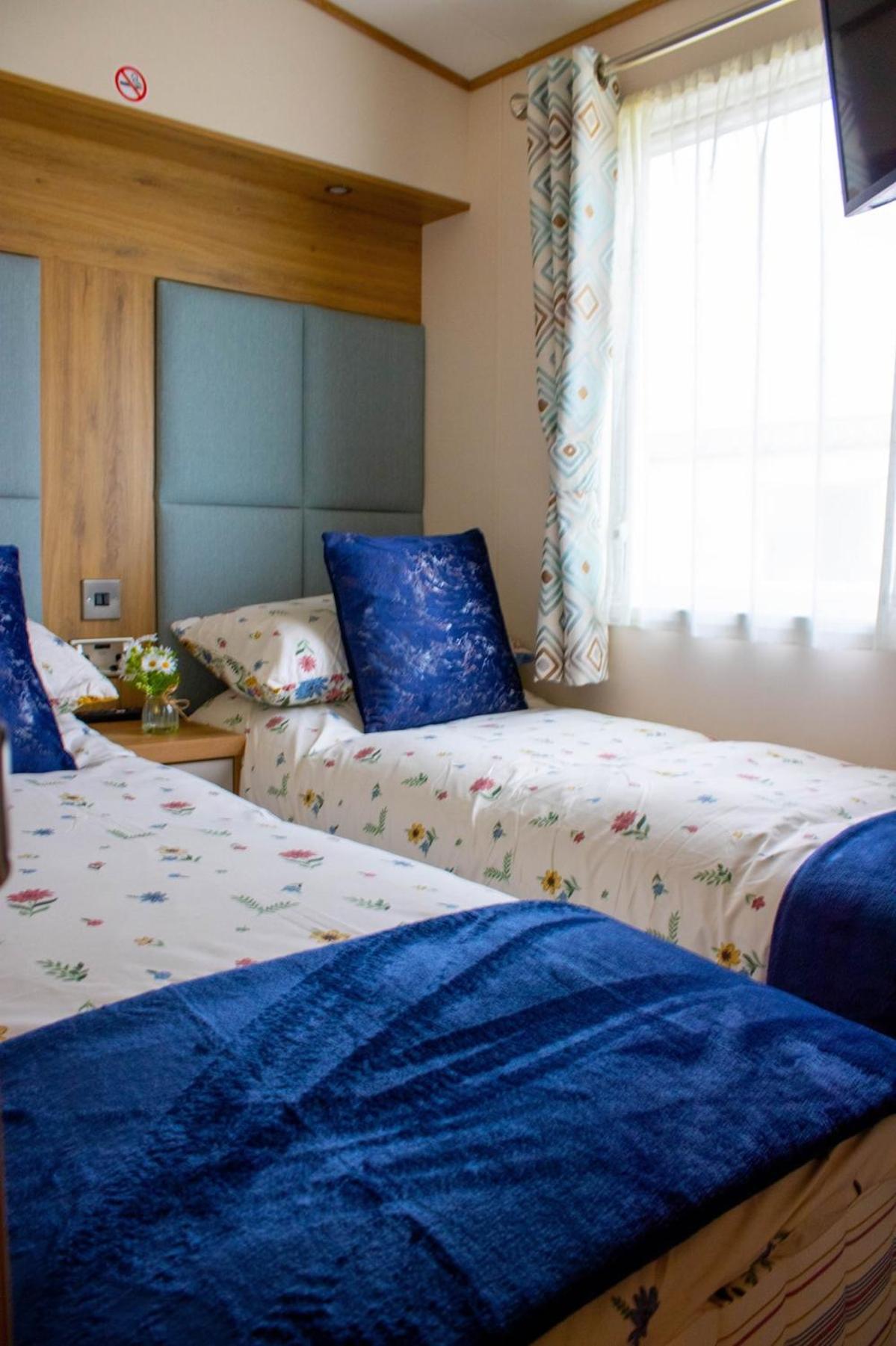 Eagle'S Den Caravan Lossiemouth Exterior photo
